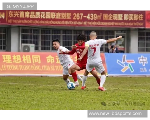 足球场上的玩伴情谊如何在球场上建立深厚的友谊与默契