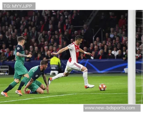 足球传点技巧解析与实战应用提升你的比赛表现与团队配合能力 足球传点技巧解析与实战应用提升你的比赛表现与团队配合能力