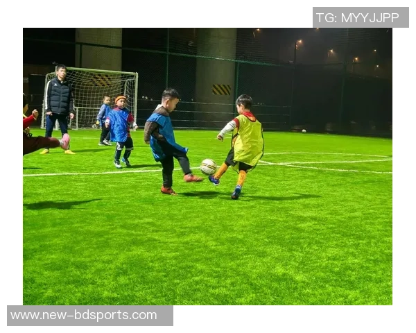 足球场上的奇葩进球瞬间让人捧腹大笑的搞笑时刻回顾